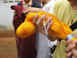 この絹糸で2m四方の織物ができる。