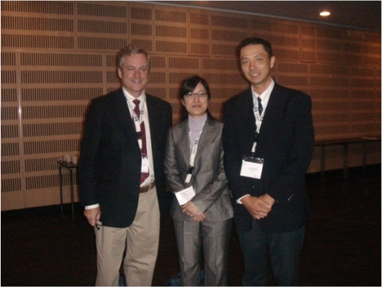 O’Connell教授（左）、竹下恵美子先生（中央）、松岡弘芳講師（右）