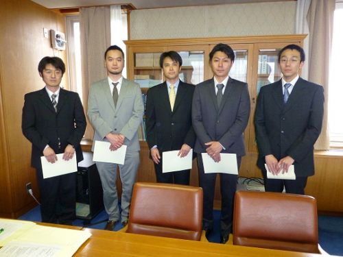 左から、米澤講師、栗田助教、倉山助教、小笠原助教、青柳講師