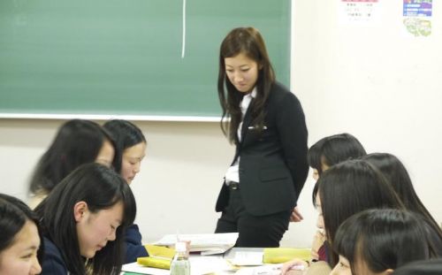 在学生がリードして観光交流文化学科で行われた他己紹介