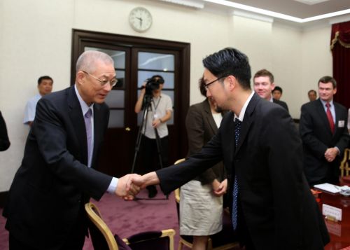 台湾の呉敦義副総統を表敬訪問