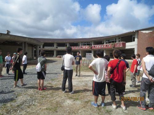 被災地の現状を見学する（今年8月）