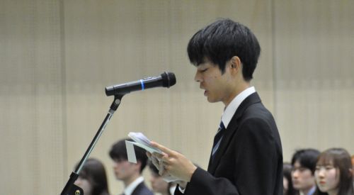 入学生宣誓　総合政策学部　石田颯真さん