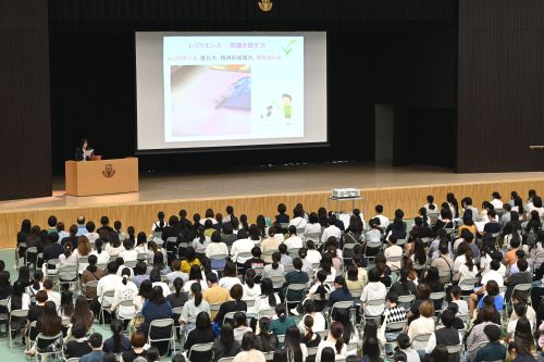 松田進勇記念ｱﾘｰﾅで看護学専攻模擬講義