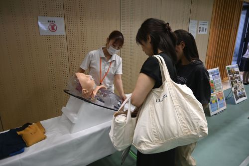 看護学専攻　展示見学