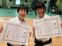医学部3年加藤結子さん（左）と保健学部3年駒村仁美さん