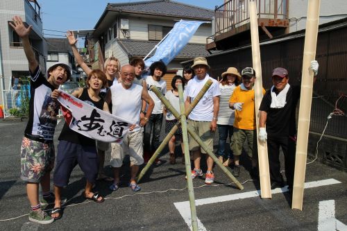 東口商店会長の池田さんや