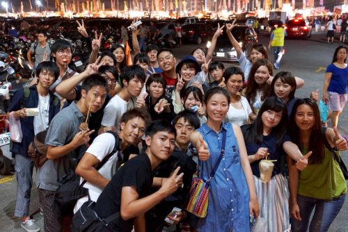 南台科技大学の学生と（花園夜市にて）