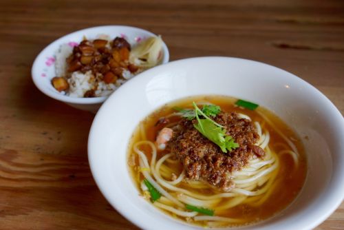 台南名物の担仔麺