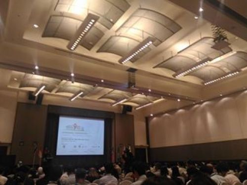 写真2:大会場(賞の受賞へ向けたスピーチをした会場)