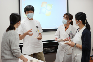 介護食試食会の様子2