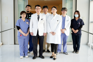 亀山祐美教授と医局員