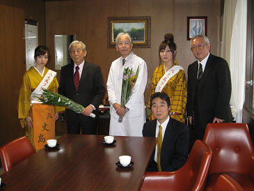 　　後列右）土屋久氏　　前列）伊勢﨑孝久氏