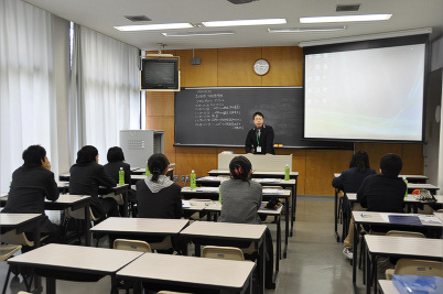 外国語学部での受講風景