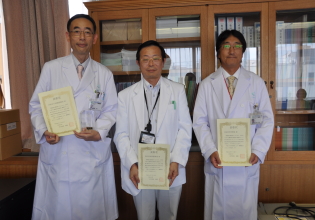 　　左から、滝澤教授、近藤教授、多久嶋教授