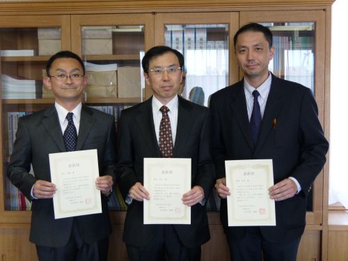 左から吉田講師、高山教授、松岡准教授