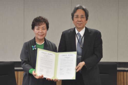 左：イムスクビン乙支大学看護学部長、右：神谷 茂本学保健学部長