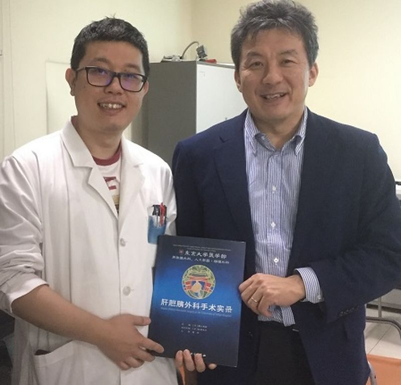 肝胆膵外科 阪本教授が中国で膵頭十二指腸切除手術ライブ配信で17,000人の外科医が視聴