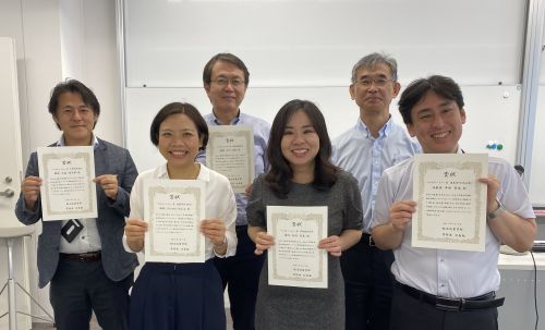 左から木暮教授、Huang講師、大川特任教授、尾崎講師、<br>北島学部長、半田准教授