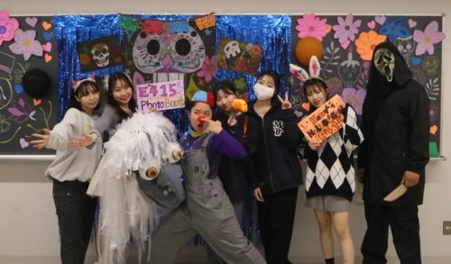 倉林ゼミ　World Halloween Tourで仮装している学生