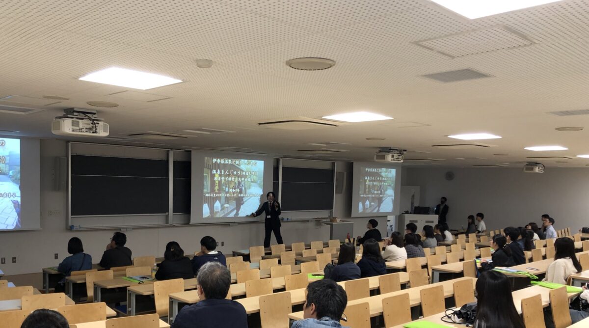 小堀教授による温泉学の模擬講義の様子