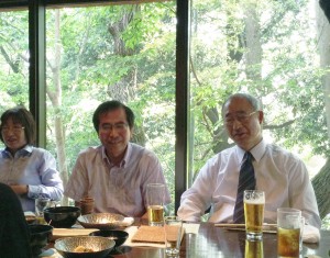 左から萬教授、山田教授、金子先生