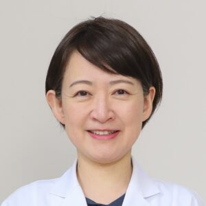 講師 百村　麻衣　MOMOMURA, Mai